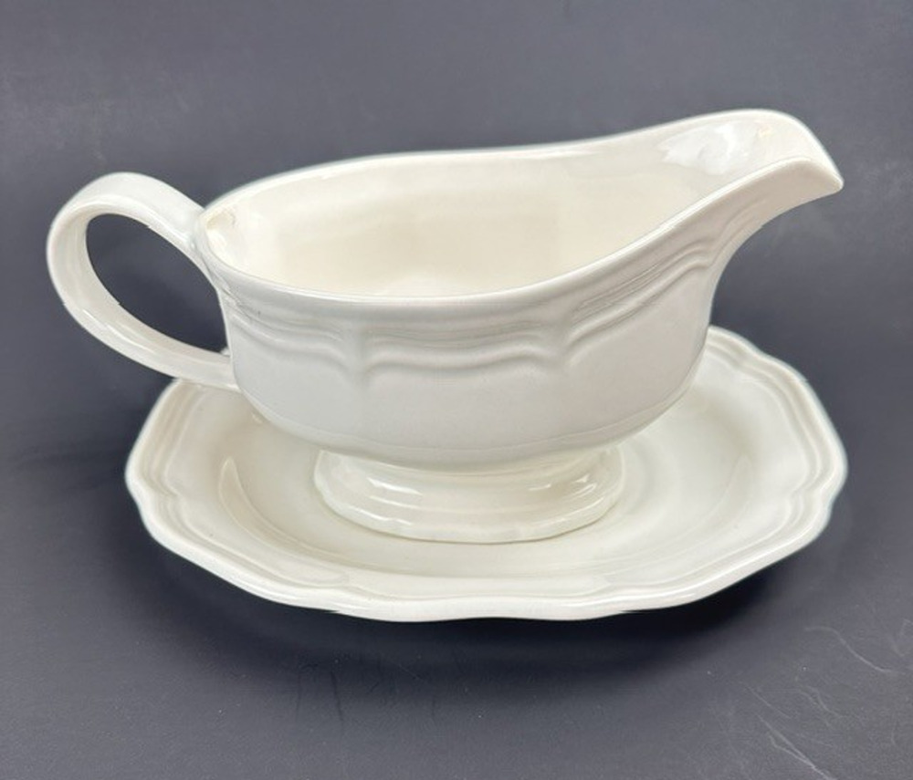 Mikasa French Countryside Gravy Boat & Underplate F9000 All White, Scalloped VTG